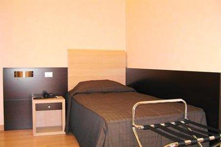 Eh Suites Rome Airport Euro House Hotels Фьюмичино Экстерьер фото
