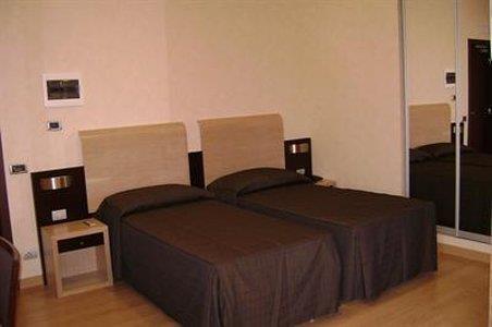 Eh Suites Rome Airport Euro House Hotels Фьюмичино Экстерьер фото