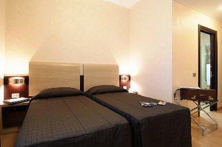 Eh Suites Rome Airport Euro House Hotels Фьюмичино Экстерьер фото